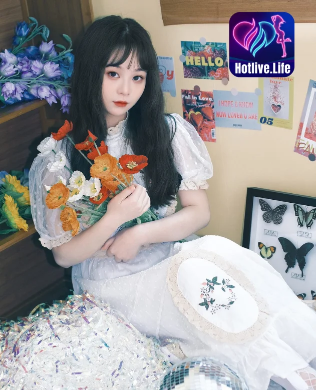 Read more about the article Lin Ye Zhao Zhao – Ngôi Sao Trung Quốc Xinh Đẹp Trên Hotlive Ái Ngọc: Hấp Dẫn Đến Tận Cùng . Beautiful angel 2024