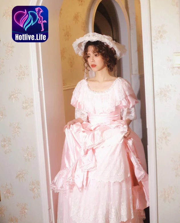 Read more about the article Yi Zhi Qian Qian: Bức Tranh Sống Động của Nữ Thần Tự Nhiên Trên HotLive và MMLive Show . Beautiful girl Goddess 2024